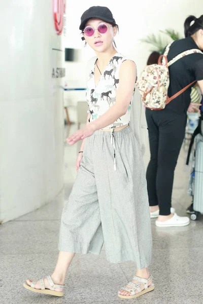 Actriz China Zhou Xun Fotografiada Cuando Llega Aeropuerto Internacional Beijing — Foto de Stock