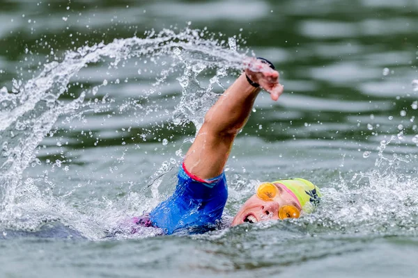 Triatleta Gareggia Nella Gara Nuoto Durante 2018 Ironman Qujing Nella — Foto Stock