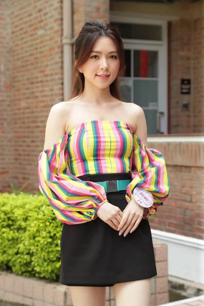 Zawodnik Crystal Yang Pozach Podczas Photocall Dla Miss Hong Kong — Zdjęcie stockowe