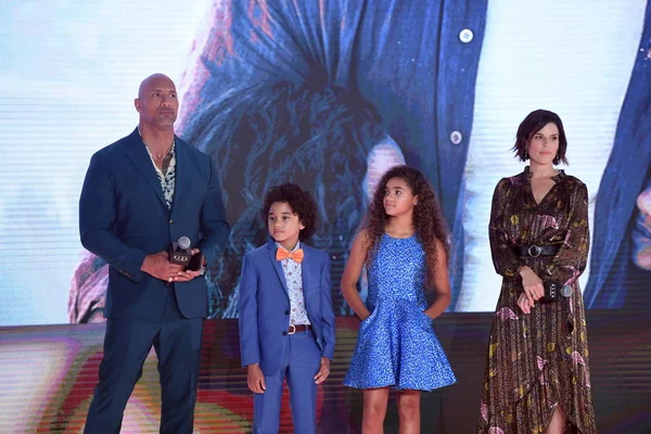 Sinistra Attore Americano Dwayne Johnson Stelle Bambino Noah Cottrell Mckenna — Foto Stock