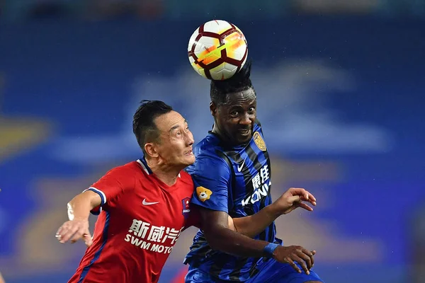 Jogador Futebol Ganês Richmond Boakye Jiangsu Suning Direita Lidera Bola — Fotografia de Stock