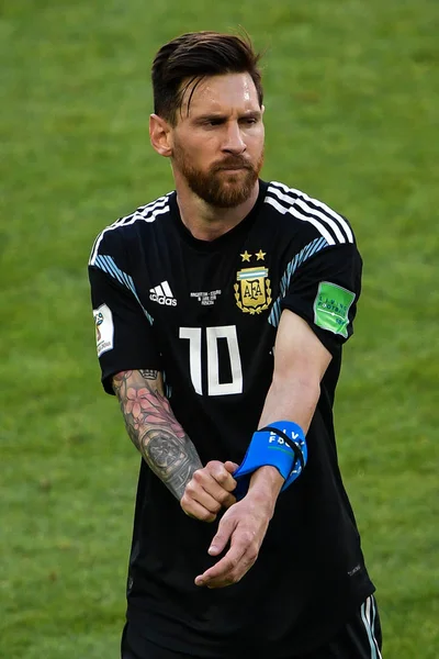 2018年6月16日 阿根廷选手莱昂内尔 梅西在俄罗斯莫斯科与冰岛的 组比赛中摘下队长袖标 — 图库照片