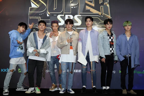 Sbs スーパー コンサート 2018 日の記者会見でポーズ韓国少年グループ Ikon のメンバー — ストック写真