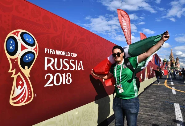 Fanático Mexicano Posa Con Logotipo Copa Mundial Fifa 2018 Para —  Fotos de Stock