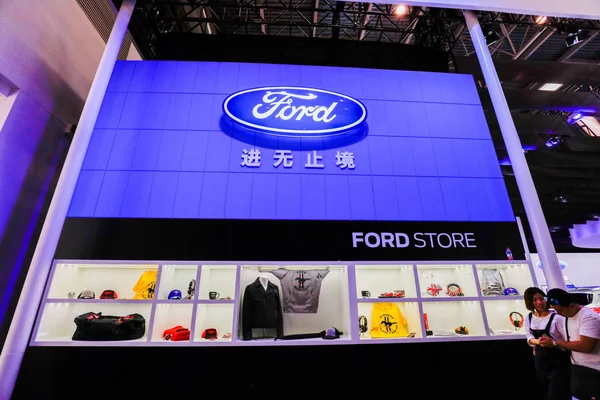 Lidé Navštívit Stánek Ford Peking Mezinárodní Automobilové Výstavy Také Známý — Stock fotografie