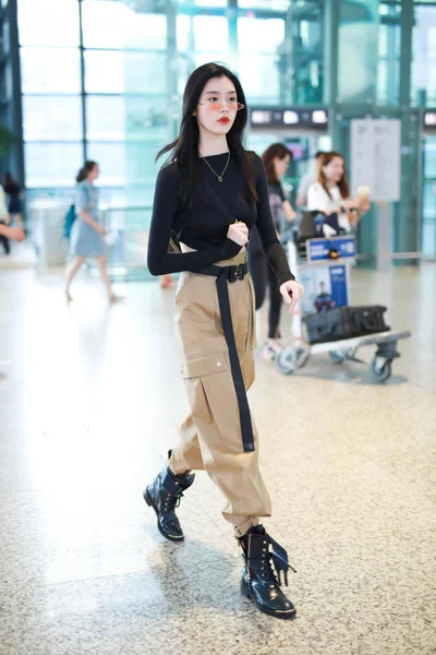 Modelo Chino Mengyao Más Conocido Como Ming Representa Aeropuerto Shanghai —  Fotos de Stock