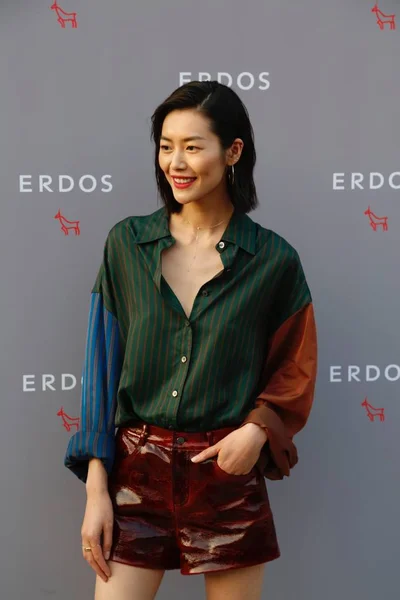 劉温家宝中国モデル国内ブランド オルドス北京 中国でのプロモーション イベントに出席 2018 — ストック写真