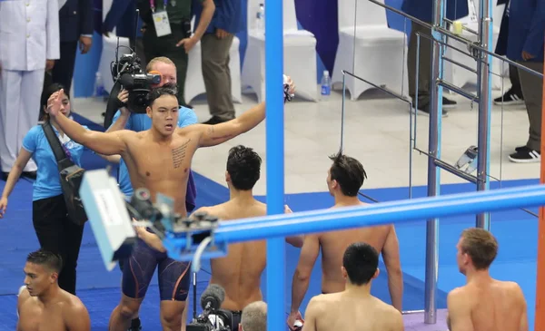 Nadadores Chineses Comemoram Depois Ganhar Final Natação Revezamento 4X100 Medley — Fotografia de Stock