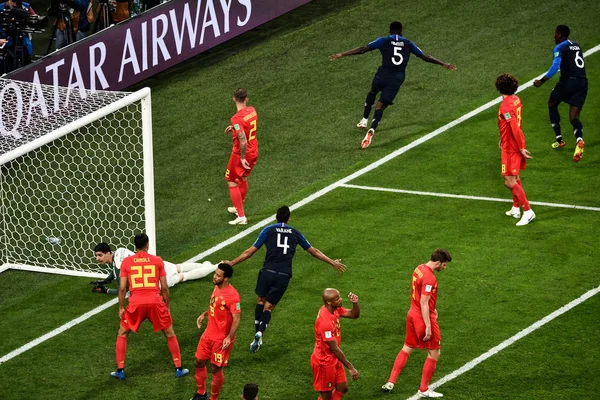 Franciaország Vissza Center Samuel Umtiti Ünnepli Miután Gólt Belgium Elődöntőben — Stock Fotó