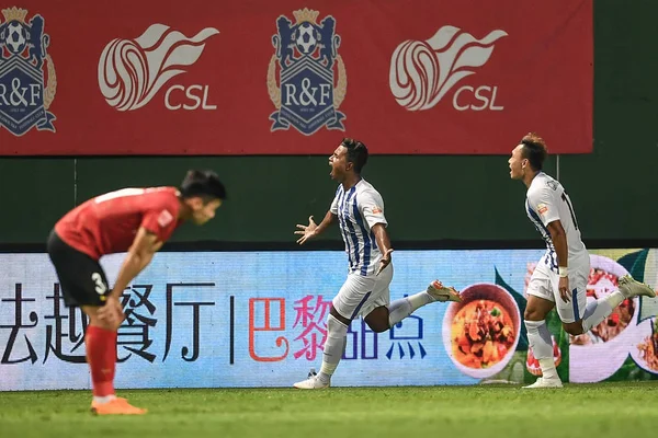 Jogador Brasileiro Futebol Renatinho Guangzhou Comemora Depois Marcar Gol Contra — Fotografia de Stock