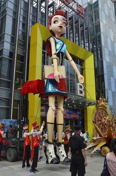Гігантські Маріонеткові Лілії Яка Одним Найбільш Репрезентативних Персонажів Знаменитій Мадриді — стокове фото
