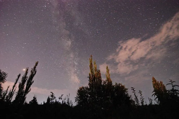 Paisaje Lluvia Meteoritos Perséida Sobre Ciudad Korla Región Autónoma Xinjiang — Foto de Stock