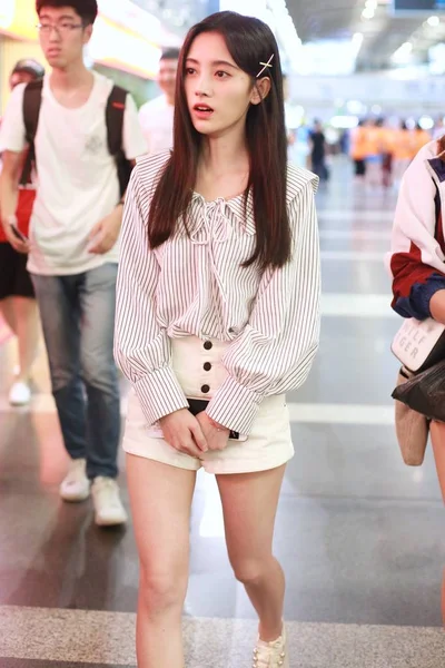 Cantante Actriz China Jingyi Llega Aeropuerto Internacional Beijing Capital Beijing —  Fotos de Stock