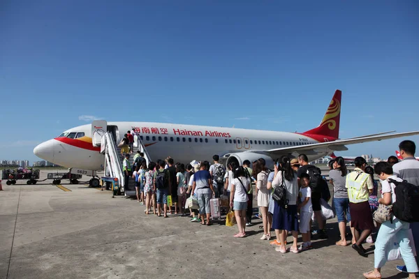 Cestující Palubu Letadla Hainan Airlines Hna Skupiny Mezinárodního Letiště Sanya — Stock fotografie