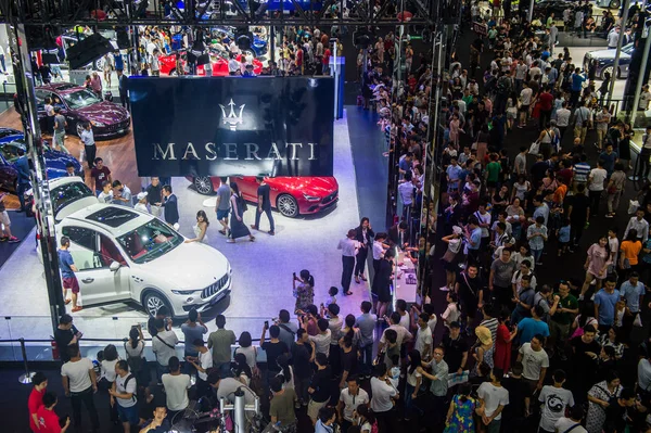 Soubor Návštěvníci Zaplavují Stánku Maserati Automobilů Automobilové Výstavy Shenzhen City — Stock fotografie