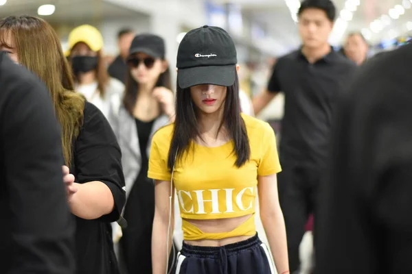 Cantora Atriz Chinesa Jingyi Deixa Terminal Após Desembarcar Aeroporto Internacional — Fotografia de Stock