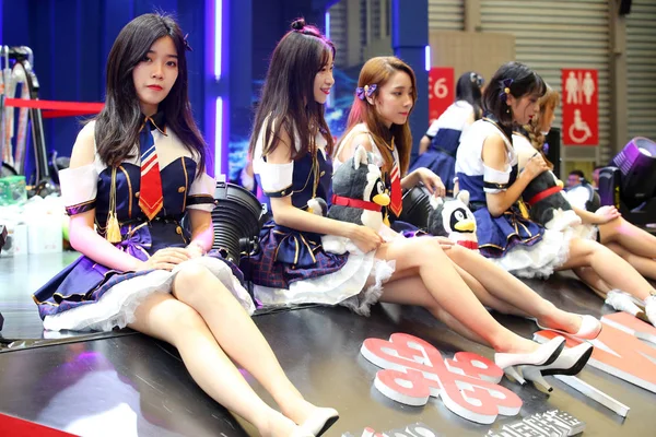 Chinesische Showgirls Posieren Stand Von China Unicom Während Der China — Stockfoto