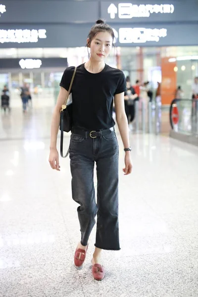 Chinees Model Liu Wen Arriveert Bij Shanghai Hongqiao International Airport — Stockfoto