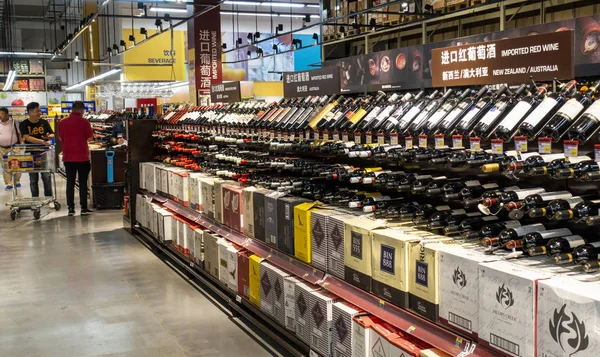 Rotweinflaschen Aus Australien Und Neuseeland Stehen Einem Metro Supermarkt Shanghai — Stockfoto