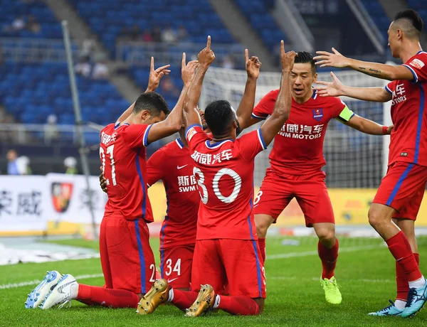 Spieler Von Chongqing Swm Feiern Nach Ihrem Tor Gegen Tianjin — Stockfoto