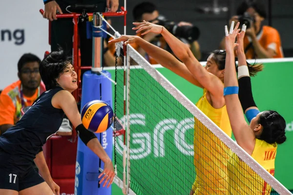 在被正式称为第18届亚运会的2018年亚运会上 中国选手 阻止了在雅加达与韩国选手伊姆 西翁的比赛中的尖峰 该预选赛被正式称为第18届亚运会 也被称为雅加达 帕伦邦 — 图库照片