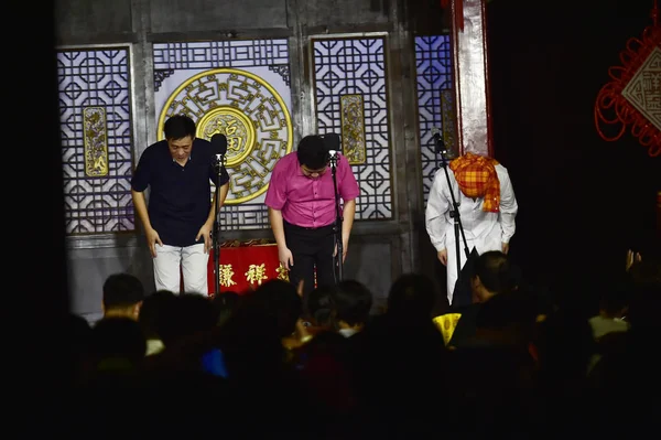 Överhörning Artister Uppträda Den Qianxiangyi Tehus Tianjin Kina Juli 2018 — Stockfoto