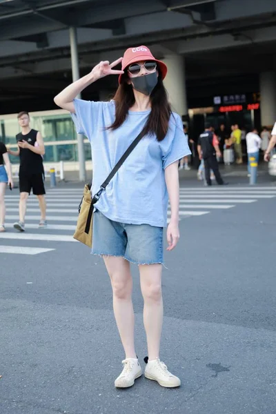 Китайська Актриса Прибуває Аеропорт Шанхаї Китай Липня 2018 — стокове фото