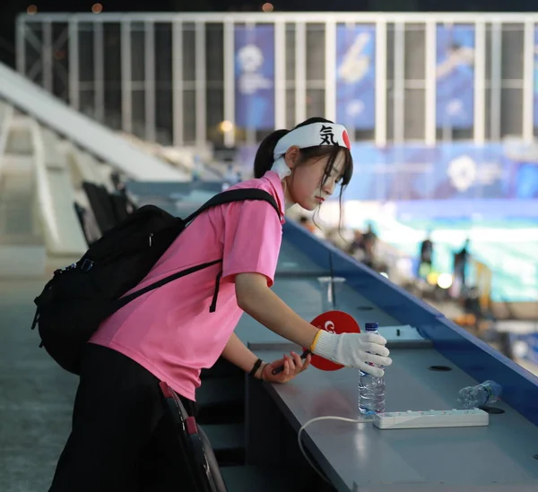 Japanese Fan Cleans Natatorium Stand Swimming Match 2018 Asian Games — Stock Photo, Image