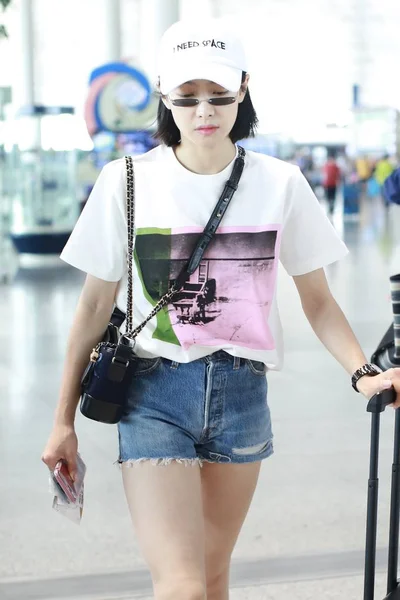 Cantante Attrice Cinese Victoria Song Song Qian Arriva All Aeroporto — Foto Stock