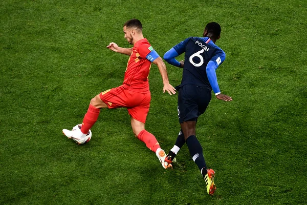 Paul Pogba Francji Prawy Wyzwania Eden Hazard Belgii Ich Mecz — Zdjęcie stockowe