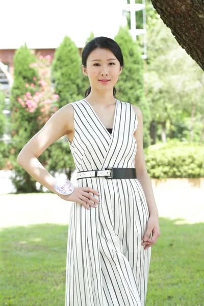 Zawodnik Yutori Kudo Pozach Podczas Photocall Dla Miss Hong Kong — Zdjęcie stockowe
