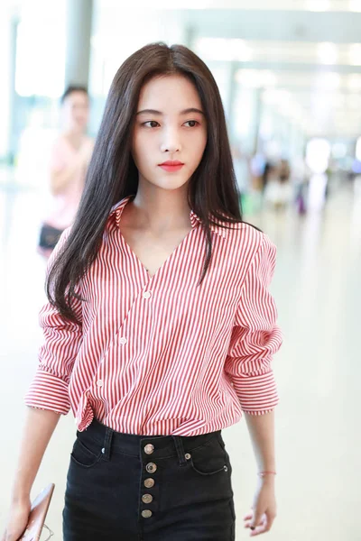 Chinese Zangeres Actrice Jingyi Arriveert Bij Shanghai Hongqiao International Airport — Stockfoto