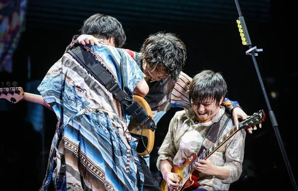 Miembros Banda Rock Japonesa Radwimps Tocan Durante Concierto Radwimps Asia — Foto de Stock
