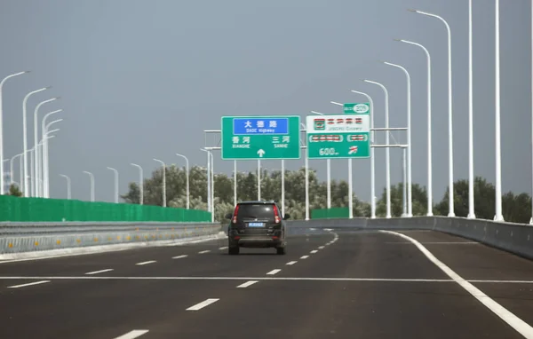 Carros Rodam Seção Tongzhou Daxing Capital Region Ring Expressway Também — Fotografia de Stock