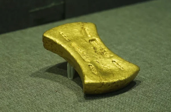 Золотой Слиток Династии Южных Сун 1127C1279 Выставленный Аукцион Высокой Цене — стоковое фото