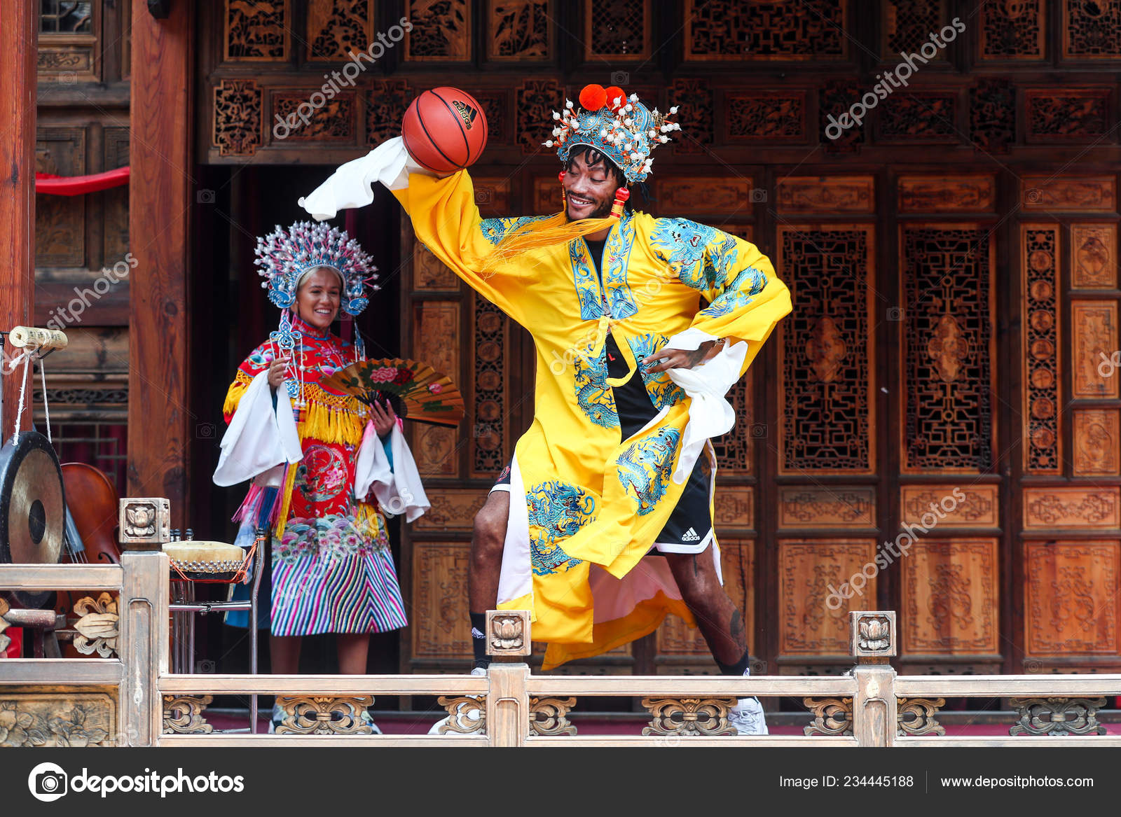 Nba Star Derrick Rose Minnesota Timberwolves Wearing Chinese Qinqiang Opera Stock Editorial Photo ChinaImages 234445188