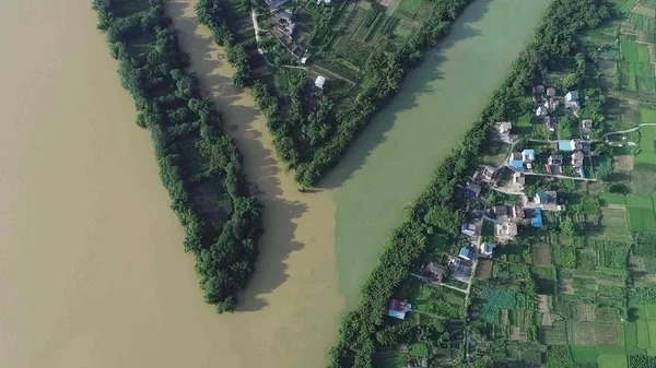 Uma Vista Aérea Água Lamacenta Rio Rongjiang Reunião Com Rio — Fotografia de Stock