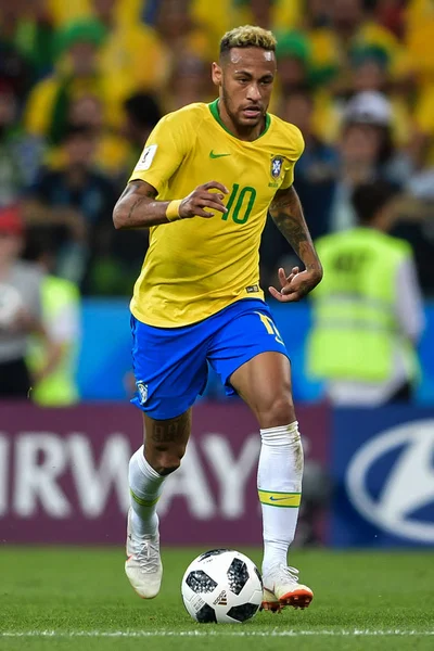 2018年6月27日 巴西选手内马尔在俄罗斯莫斯科举行的2018年亚足联世界杯 组比赛中与塞尔维亚交手 — 图库照片