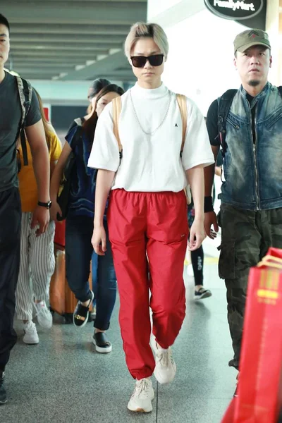 Die Chinesische Sängerin Yuchun Auf Dem Internationalen Flughafen Der Hauptstadt — Stockfoto