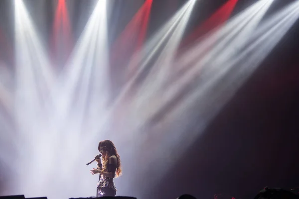 2018 日中国東部の江蘇省南京市で彼女の ワールド ツアー コンサート中に実行する台湾の歌手と女優アンジェラ チャン — ストック写真
