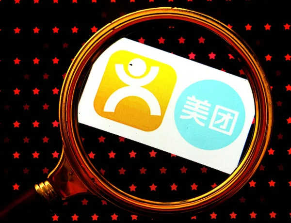 Netizen Cinese Guarda Loghi Del Sito Acquisto Gruppo Online Meituan — Foto Stock