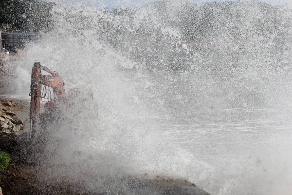 Waves Tidal Bore Caused Typhoon Maria Surge Barrier Banks Seacoast — Stock Photo, Image