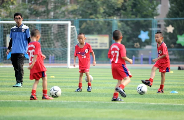 Die Jährigen Vierlinge Spielen Fußball Jinan Shandong Provinz August 2018 — Stockfoto