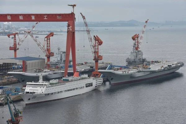 China Eerste Binnenland Gebouwde Vliegdekschip Gelijk Het Type 001A China — Stockfoto