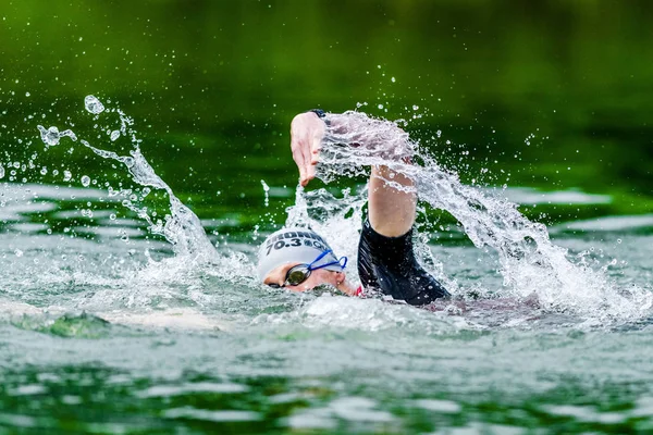 Triatleta Gareggia Nella Gara Nuoto Durante 2018 Ironman Qujing Nella — Foto Stock