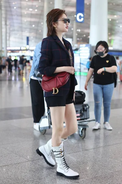 Kinesisk Skådespelerska Jing Tian Anländer Beijing Capital International Airport Före — Stockfoto