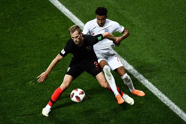 Ivan Strinic Croacia Izquierda Desafía Jesse Lingard Inglaterra Partido Semifinales — Foto de Stock