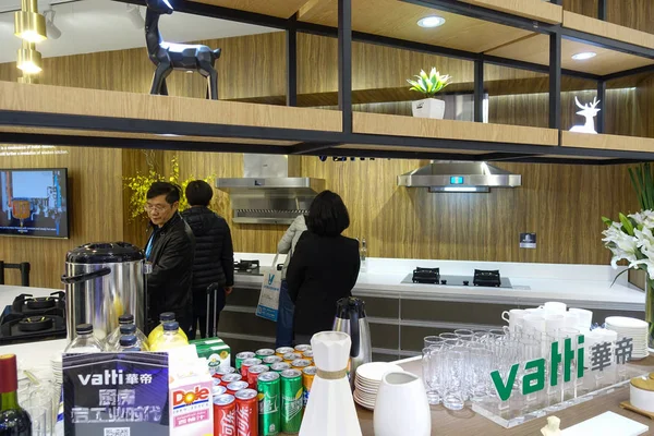 Les Gens Visitent Stand Fabricant Chinois Ustensiles Cuisine Vatti Lors — Photo