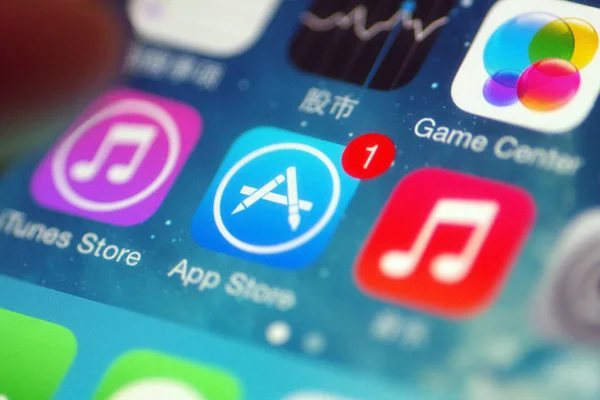 Usuario Chino Teléfonos Móviles Muestra Los Iconos App Store Centro —  Fotos de Stock