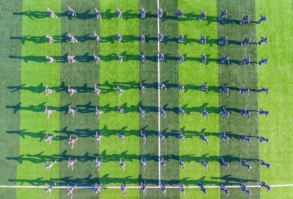 Nieuw Ingeschreven Middelbare School Studenten Moedige Hoge Temperaturen Vormen Van — Stockfoto